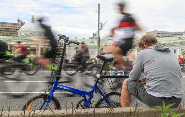 Russians Turn to Bicycles as Fuel Shortages Drive Demand