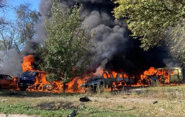Five Russian Missiles Hit Ukraine's Zaporizhzhia, Causing Fatalities and Major Damage