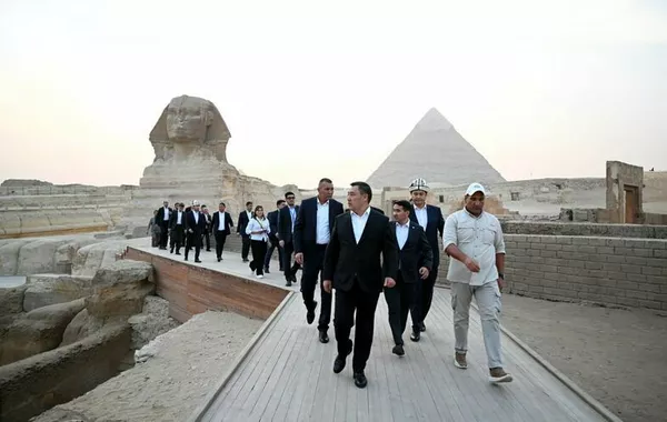 Kyrgyz President Explores Egypt’s Pyramids and Grand Egyptian Museum