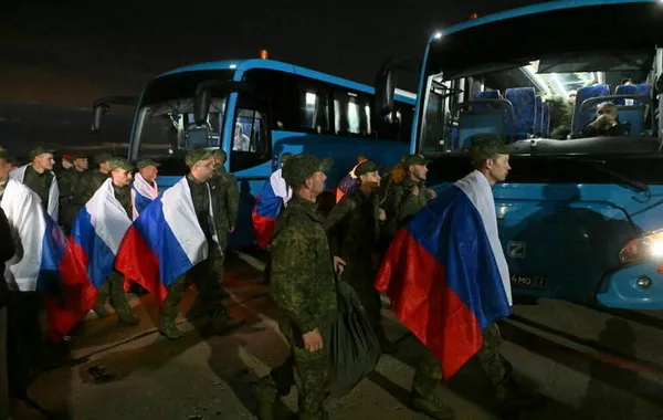 Russia, Ukraine Exchange 185 Prisoners Each in Major Swap Deal