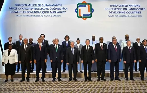 Kazakh Leader Joins Welcoming Ceremony at UN Landlocked Countries Conference in Turkmenistan