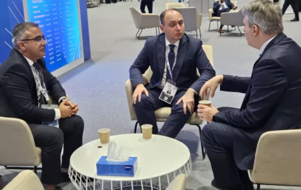 Azerbaijani Delegation Holds Talks with PostEurop Officials in Dubai