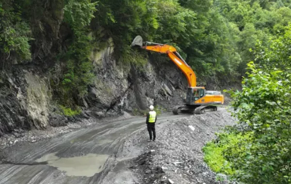Landslides Trigger Road Chaos in Georgia Amid Torrential Rains