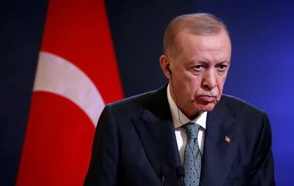 Erdoğan Tells Pezeshkian: Airspace Violation 'Unacceptable' After Missile Intercepted