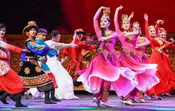 Vibrant Cultural Tapestry Unfolds at International Folk Dance Festival In China