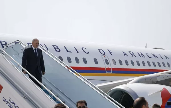 Armenian PM Jokes After Plane Lands in Frankfurt, Not Wiesbaden - VIDEO