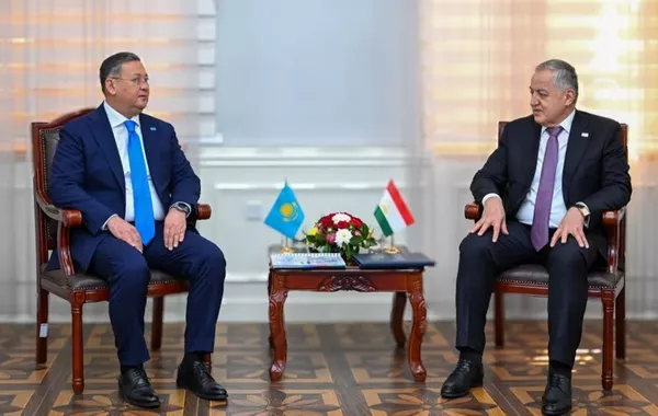 Kazakhstan and Tajikistan Pledge to Deepen Strategic Partnership