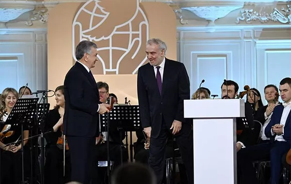 Uzbek, Kyrgyz, Tajik Leaders Win Tolstoy Peace Prize