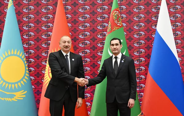 Turkmen President Welcomes Azerbaijani Counterpart Ahead of CIS Summit