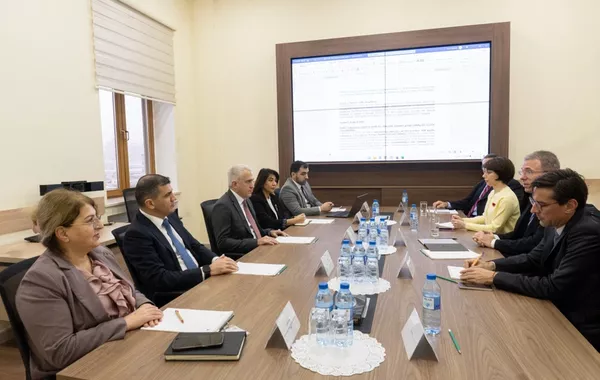 Azerbaijan Talks Renewable Energy, Electricity Tariffs with World Bank