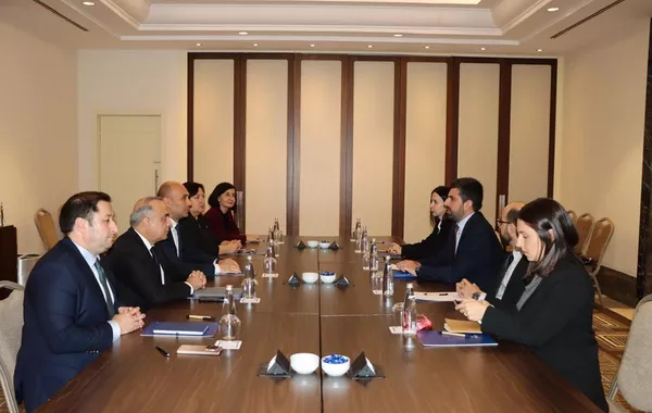 Azerbaijani and Armenian Parliamentary Delegations Hold Talks at OSCE PA Session