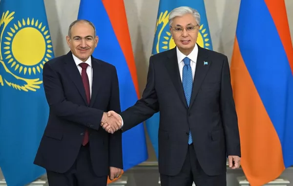Kazakh President, Armenian PM Hold High-Level Talks in Astana