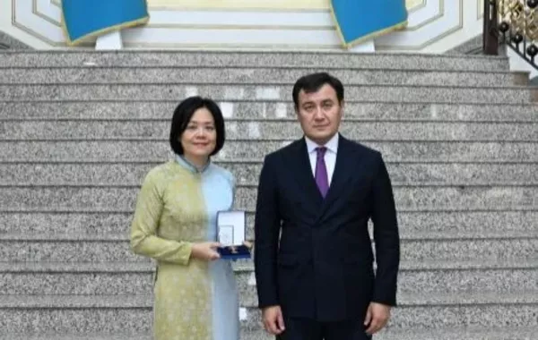 Kazakh Deputy FM Bids Farewell to Outgoing Vietnamese Ambassador
