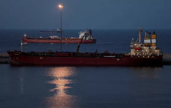 Unknown Projectile Hits Bulk Carrier Near Dubai