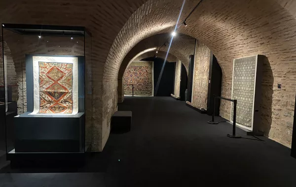 Azerbaijan’s 17th-18th Century Palace Carpets Featured in Istanbul Exhibition