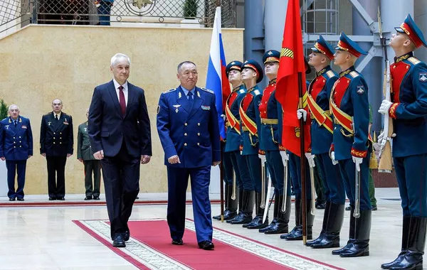 Russian, Kazakh Defense Ministers Meet in Moscow