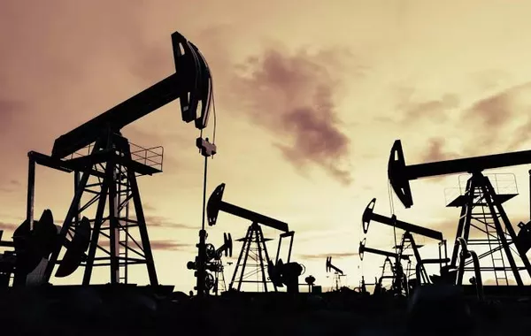 Oil Prices Set for Weekly Gains Amid Hormuz Security Risks