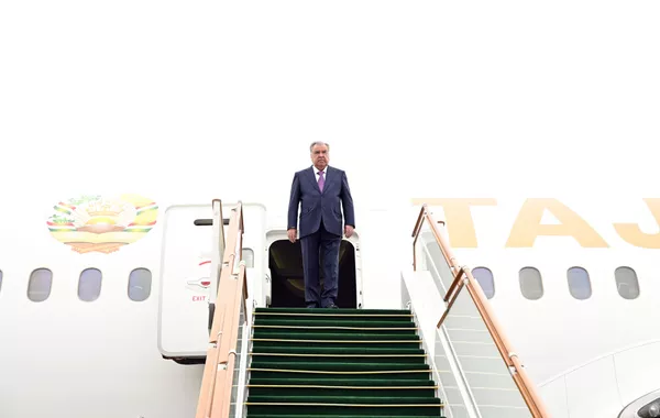 Tajikistan’s President Arrives in Azerbaijan
