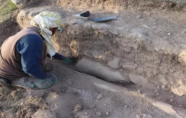 1,800-Year-Old Statue Found in Western Türkiye