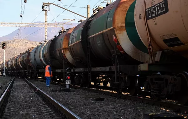 Azerbaijan Delivers First Fuel Shipment to Armenia by Rail
