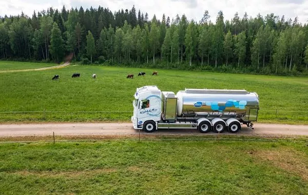 Ukraine's Border Guards Find Nine Men Inside Milk Truck