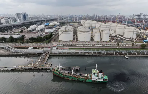 Iran War Is Draining World’s Oil Buffer at an Unprecedented Pace