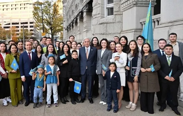 Kazakh President Meets with Kazakh Students in US Ahead of C5+1 Summit