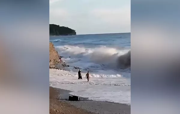 Two Men Missing After Entering Rough Seas Near Russia’s Tuapse