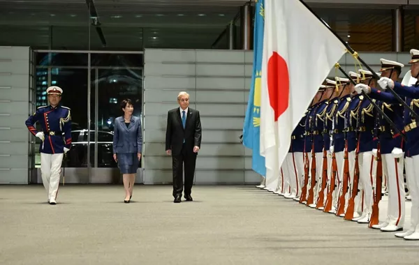 Japanese PM Hosts Ceremonial Welcome for Kazakh President