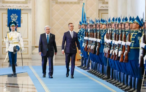 Kazakh President Welcomes Finnish Counterpart at Presidential Palace