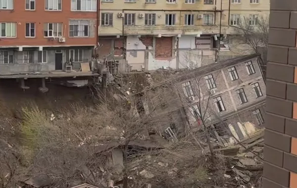 Residential Building Collapses in Russia's Dagestan After Severe Flooding - VIDEO