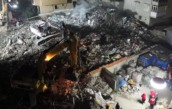 Death Toll Rises to Five After Building Collapse in Türkiye's Istanbul
