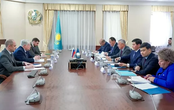 Kazakhstan, Russia Discuss Key Bilateral Moves Ahead of Major Forums