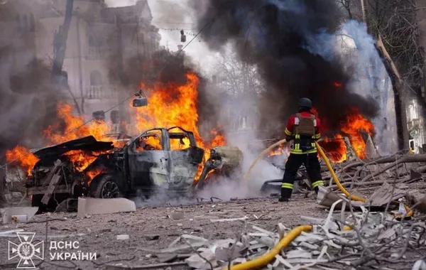 Wave of Strikes Hits Ukraine's Sumy, Leaving Civilians Dead and Injured - VIDEO