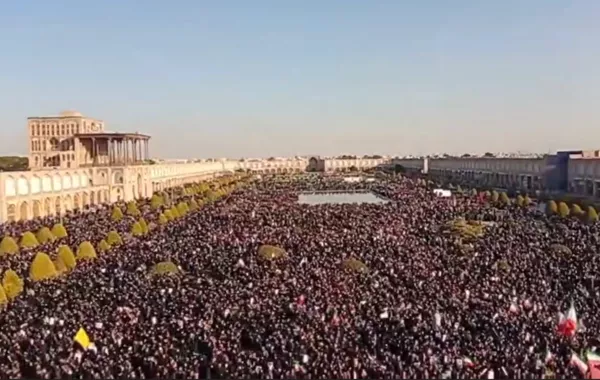 Thousands Flood Isfahan After Khamenei’s Death