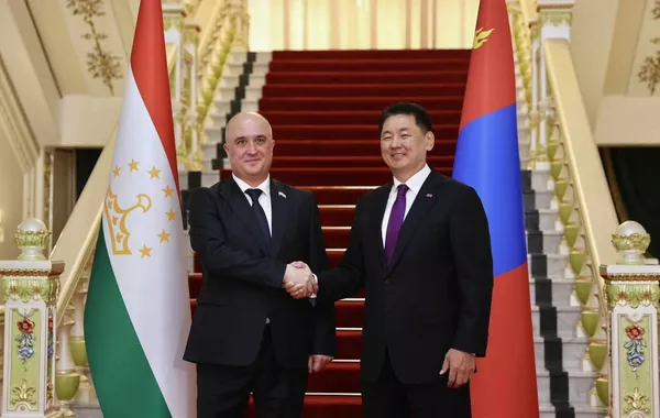 Speaker of Majlisi Namoyandogon of Tajikistan Pays a Courtesy Call on President of Mongolia