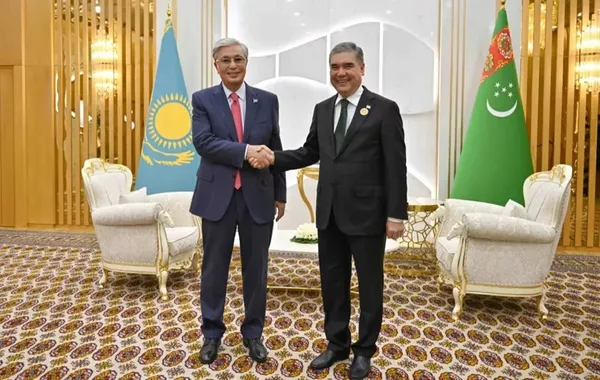 Kazakhstan's Tokayev Holds Brief Talks with Gurbanguly Berdimuhamedov