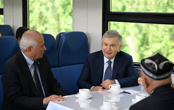 Uzbekistan Unveils Modern Electric Train for Fergana Valley