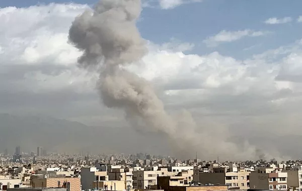 Iran Strikes Across the Middle East at Dawn, While US F-15 Warplane Crashes in Kuwait