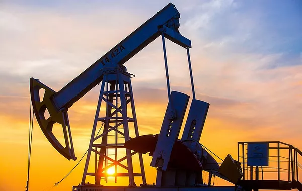 Oil and Gas Revenue Slump Deepens Russia’s Budget Deficit