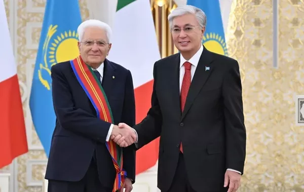 Kazakh President Awards Italian Counterpart with Order of Dostyq