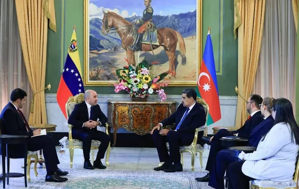 Azerbaijan’s Ambassador Presents Credentials to Venezuelan President