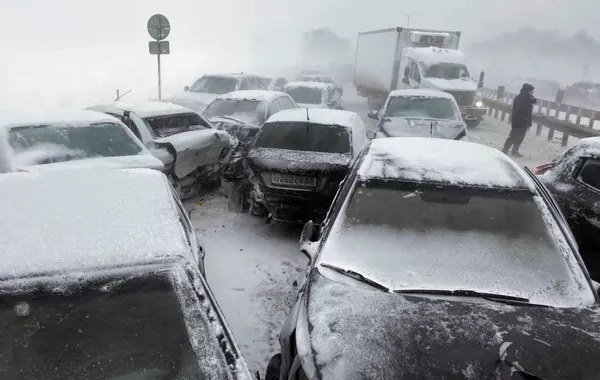 Mass Crash Involving 25 Vehicles Injures 6 in Russia's Penza