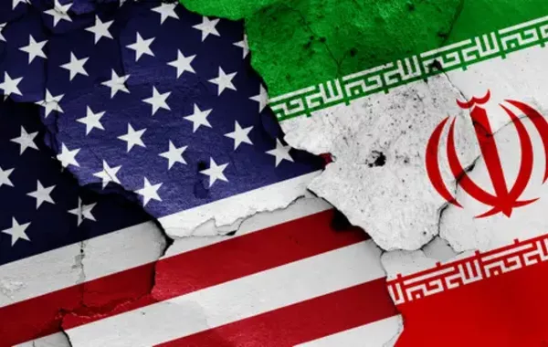 Iran and U.S. Intensify Standoff as Tehran Maintains Control Over Strait of Hormuz