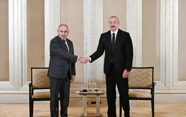 Azerbaijani Leader, Armenian PM Hold One-on-One Talks in Abu Dhabi to Advance Peace Dialogue