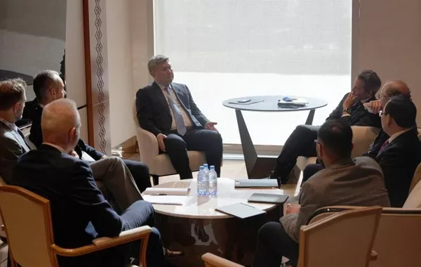 Kazakhstan’s QazaqGaz, Eni Explore Expansion Opportunities at KAZENERGY Forum