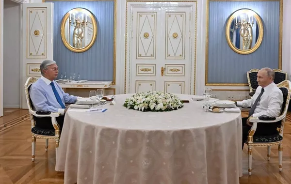Russian Leader Hosts Cozy Dinner with Kazakh Counterpart After Hours-Long Kremlin Talks