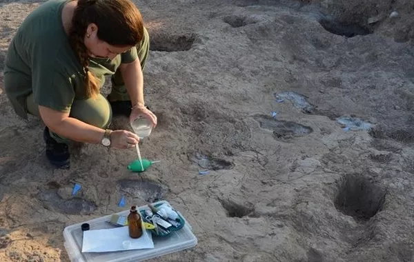 Archaeologists Discover 7,000-Year-Old Footprints in Southeastern Türkiye