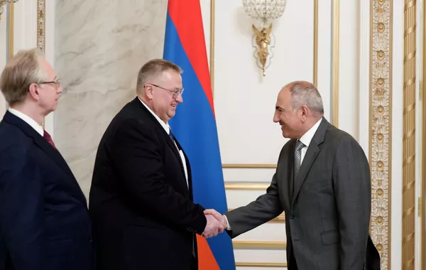 Armenian PM, Russian Deputy PM Discuss Bilateral Agenda