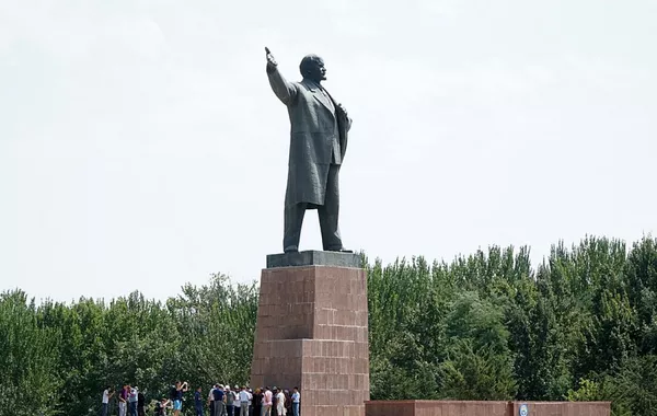Kyrgyzstan Takes Down Central Asia’s Tallest Lenin Statue